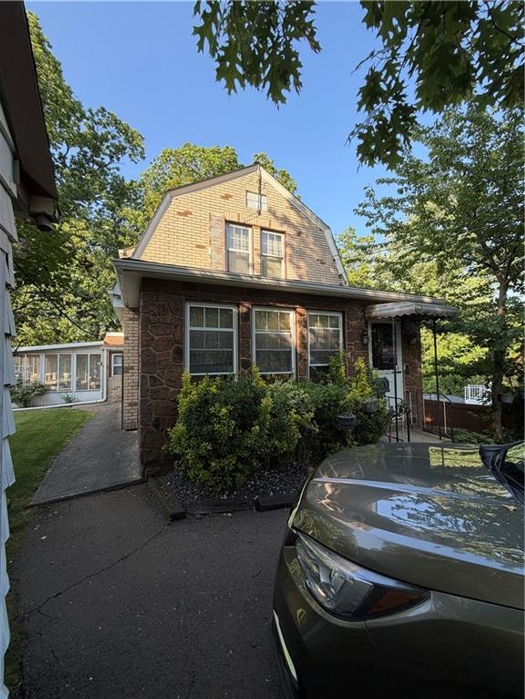 Photo of 81 Hillside Terrace, Staten Island, NY 10308 (MLS # 501616)