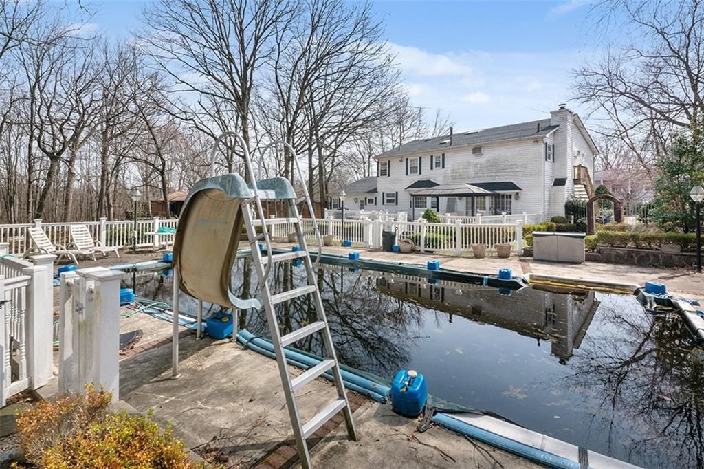 Photo of 333 Boscombe Avenue, Staten Island, NY 10309 (MLS # 499932)