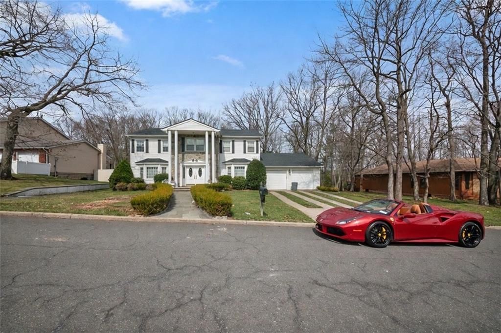 Photo of 333 Boscombe Avenue, Staten Island, NY 10309 (MLS # 499932)