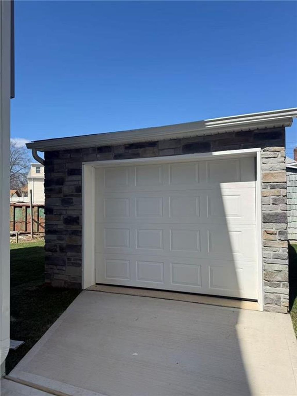 Photo of 27 Lava Street, Staten Island, NY 10305 (MLS # 500148)