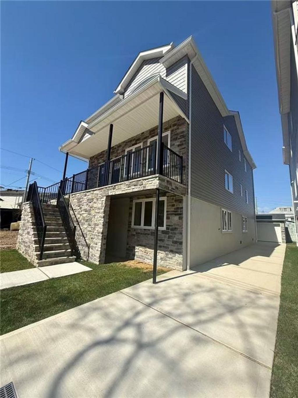 Photo of 27 Lava Street, Staten Island, NY 10305 (MLS # 500148)