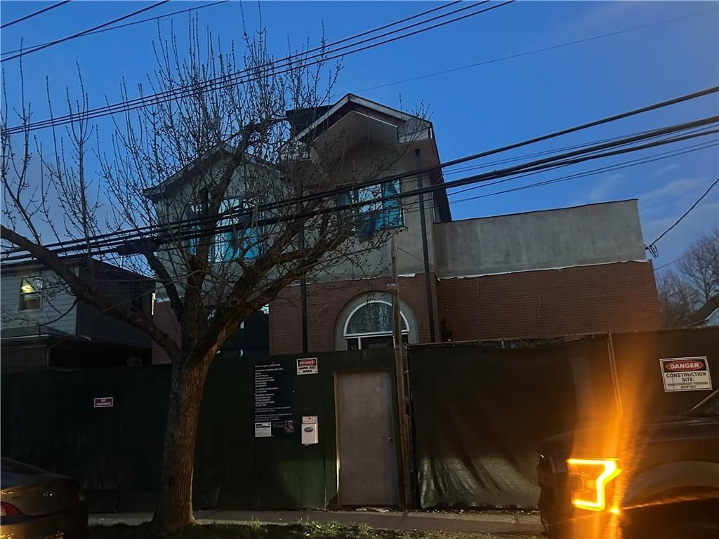 Photo of 25 Grasmere Avenue, Staten Island, NY 10304 (MLS # 500233)