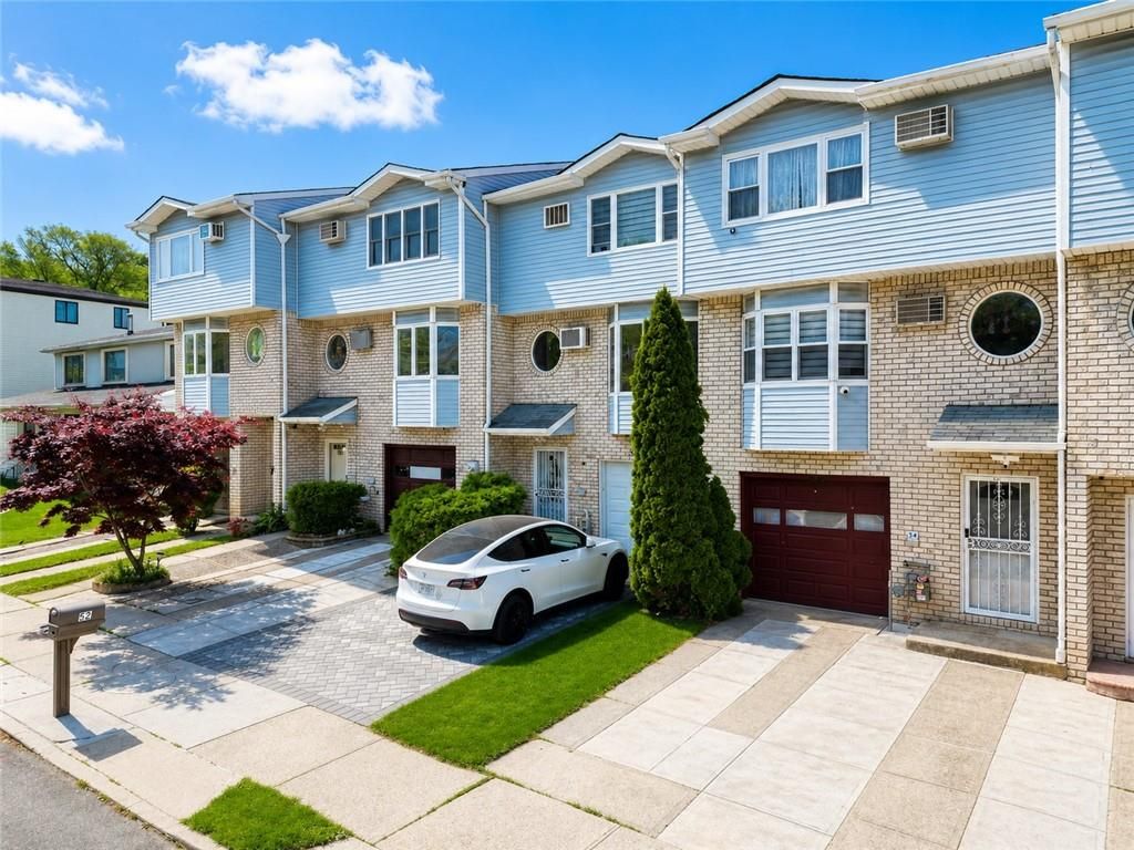 Photo of 54 Rupert Avenue, Staten Island, NY 10314 (MLS # 501293)