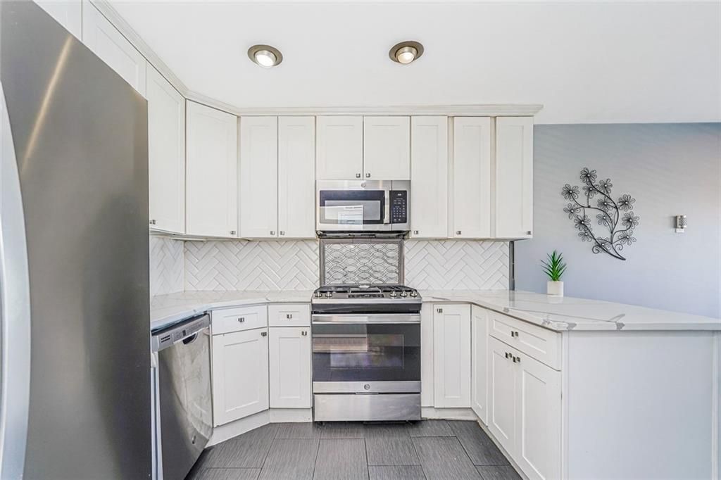 Photo of 352 Grantwood Avenue, Staten Island, NY 10312 (MLS # 496597)