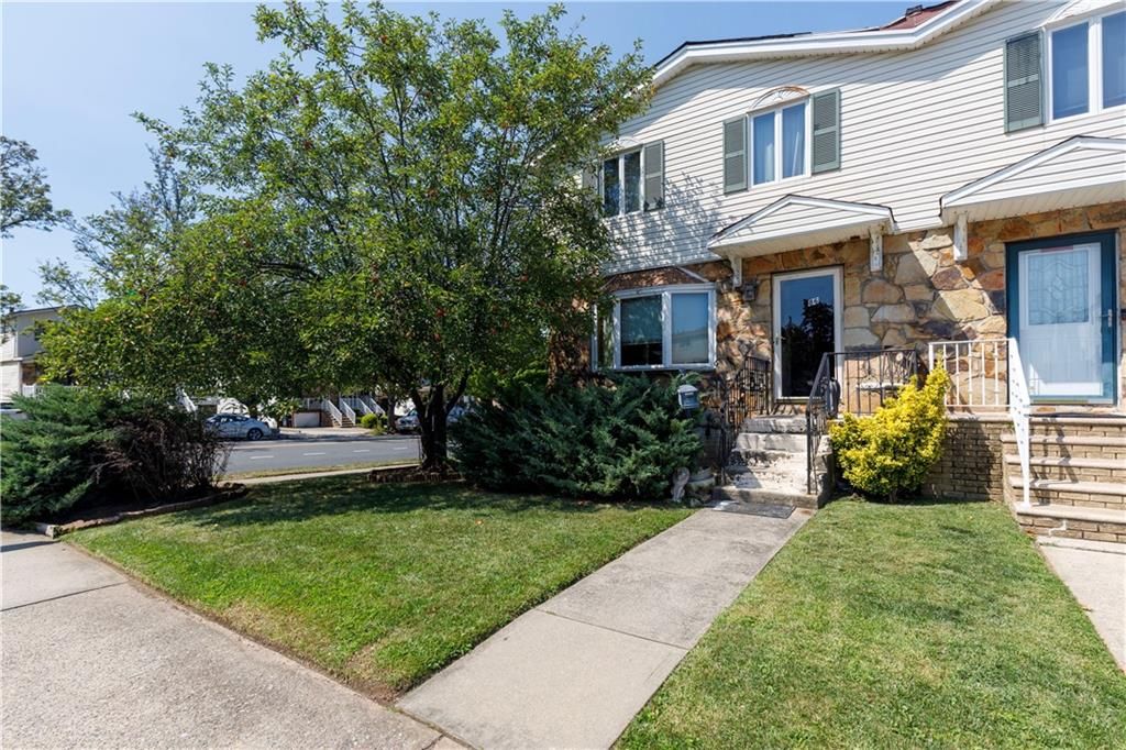 Photo of 86 Evans Street, Staten Island, NY 10314 (MLS # 485755)