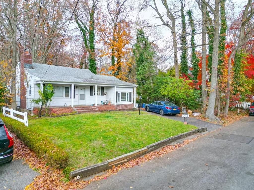 Photo of 267 Edinboro Road, Staten Island, NY 10306 (MLS # 497425)