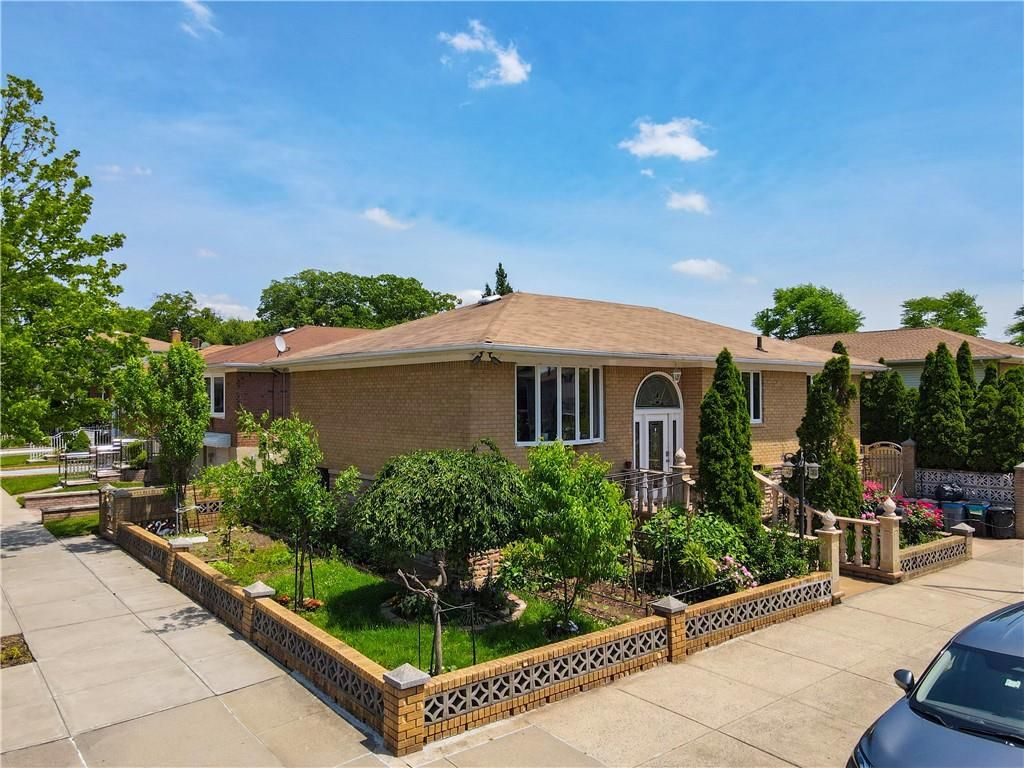 Photo of 95 Woodlawn Avenue, Staten Island, NY 10305 (MLS # 498809)