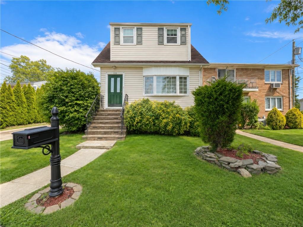 Photo of 738 woodrow Road, State Island, NY 10312 (MLS # 504142)