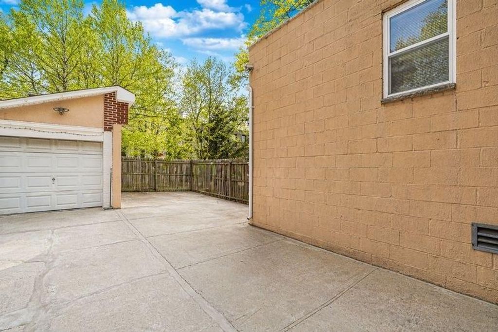 Photo of 648 Bay Ridge Parkway, Brooklyn, NY 11209 (MLS # 501363)