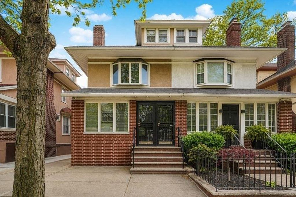 Photo of 648 Bay Ridge Parkway, Brooklyn, NY 11209 (MLS # 501363)