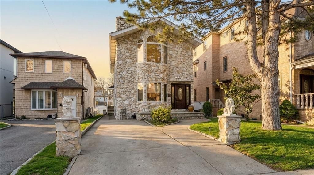 Photo of Withheld Withheld Avenue, Staten Island, NY 10305 (MLS # 499101)