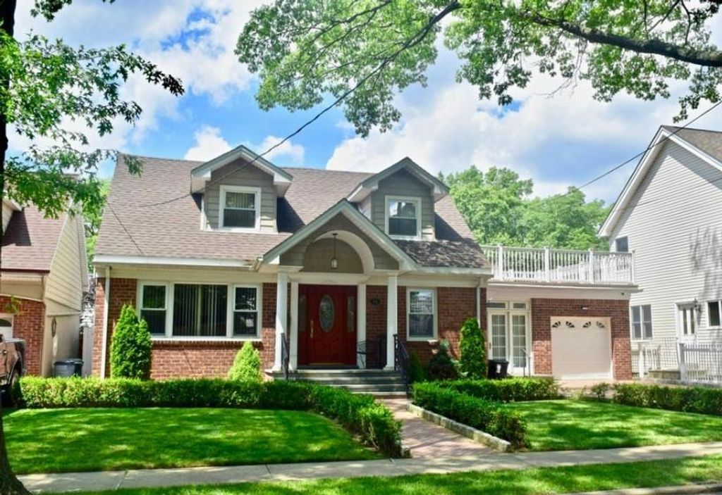 Photo of 45 College Avenue, Staten Island, NY 10314 (MLS # 499225)