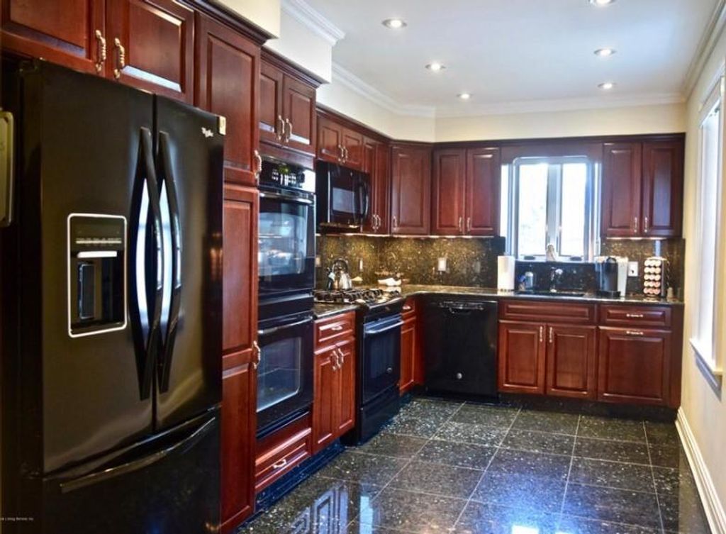 Photo of 45 College Avenue, Staten Island, NY 10314 (MLS # 499225)