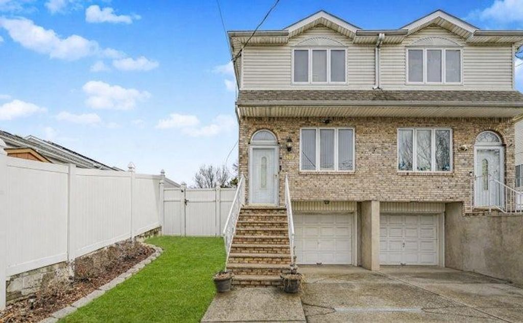 Photo of 1167 Rockland Avenue, Staten Island, NY 10314 (MLS # 500714)