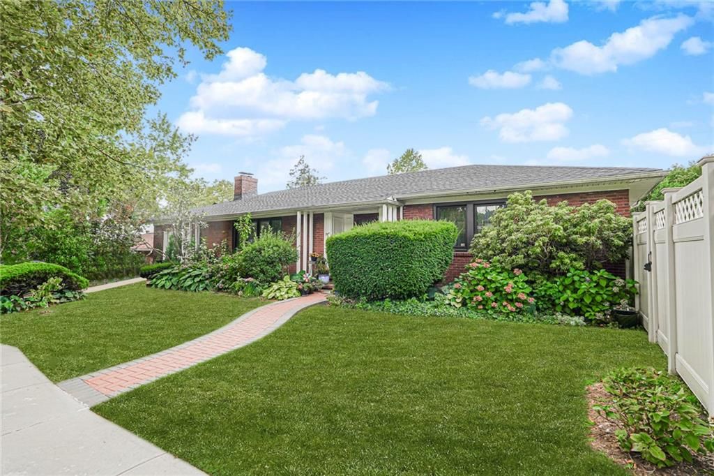 Photo of 4 Brentwood Avenue, Staten Island, NY 10301 (MLS # 495206)