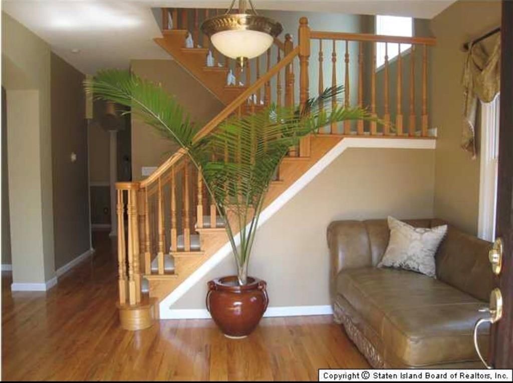 Photo of 103 Saint Andrews Road, Staten Island, NY 10306 (MLS # 500690)