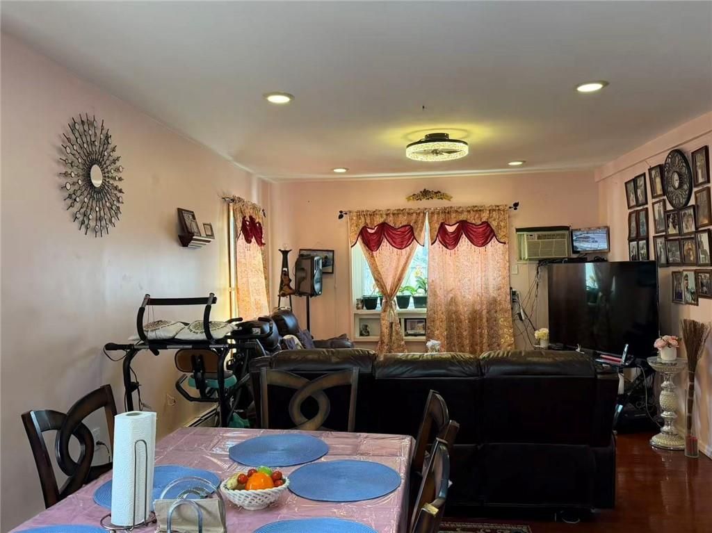 Photo of 11 Cortlandt Street, Staten Island, NY 10302 (MLS # 500399)