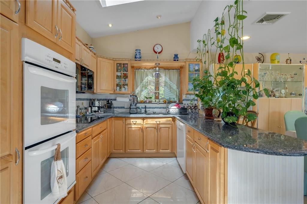3496 Bay Front Drive, Baldwin, New York image 10