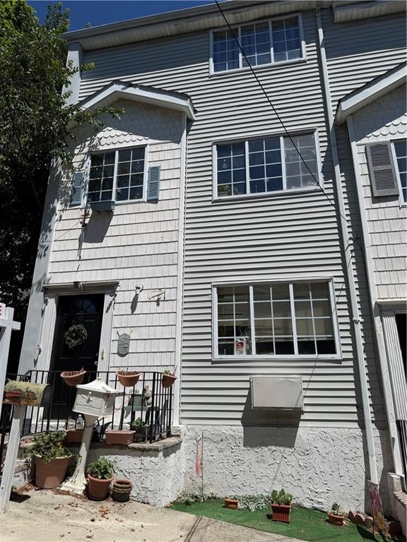 Photo of 45 Benziger Avenue, Staten Island, NY 10301 (MLS # 502288)