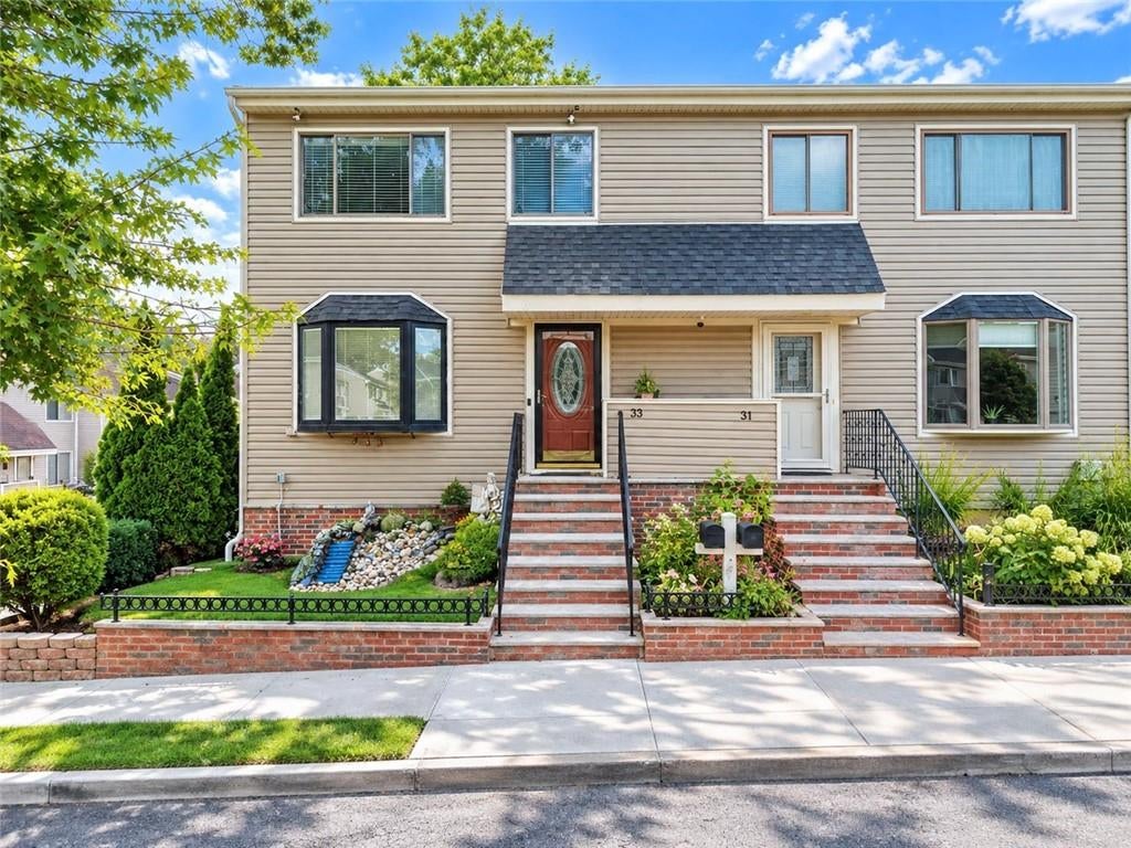 Photo of 33 Berry Court, Staten Island, NY 10309 (MLS # 504552)
