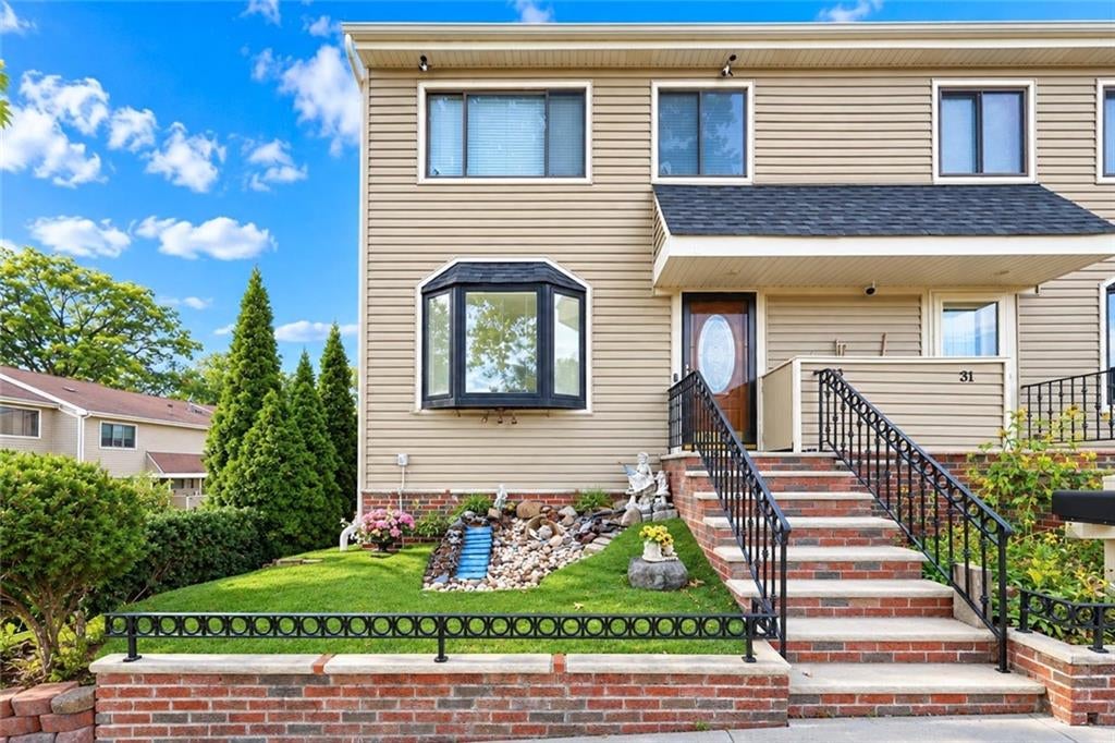 Photo of 33 Berry Court, Staten Island, NY 10309 (MLS # 504552)