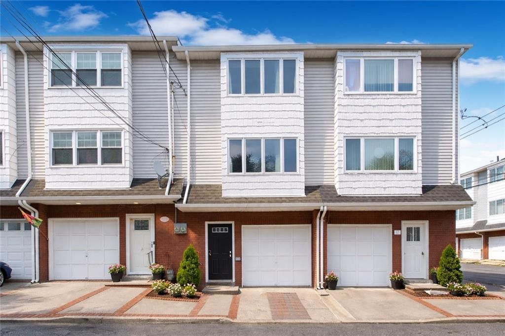 Photo of 63 Avon Lane, Staten Island, NY 10314 (MLS # 499937)
