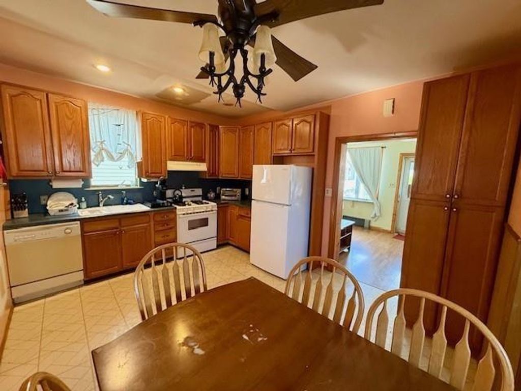 Photo of 27 Aster Court, Brooklyn, NY 11229 (MLS # 500707)