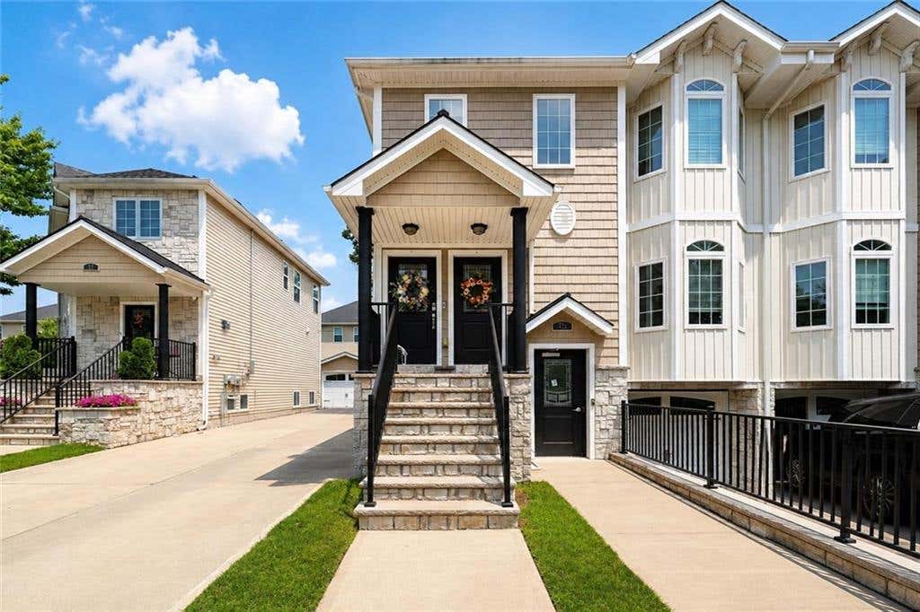 Photo of 23 Wiltshire Lane, Staten Island, NY 10309 (MLS # 503776)