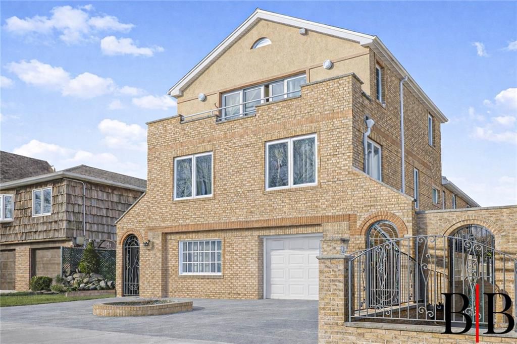 Photo of 215 Arkansas Drive, Brooklyn, NY 11234 (MLS # 498618)