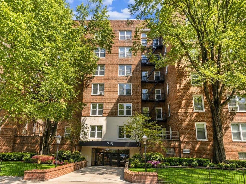 Photo of 715 Ocean Parkway #5F, Brooklyn, NY 11230 (MLS # 504014)