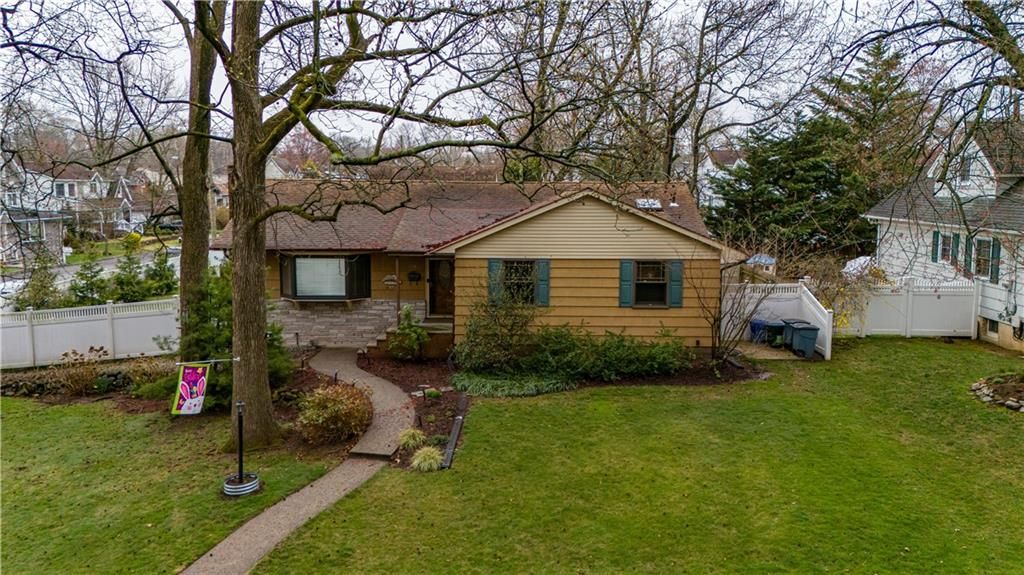 Photo of 214 Dewey Avenue, Staten Island, NY 10308 (MLS # 500210)