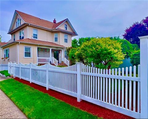 Homes For Sale - 11569 Farmers Boulevard<br/> Queens, NY 11412