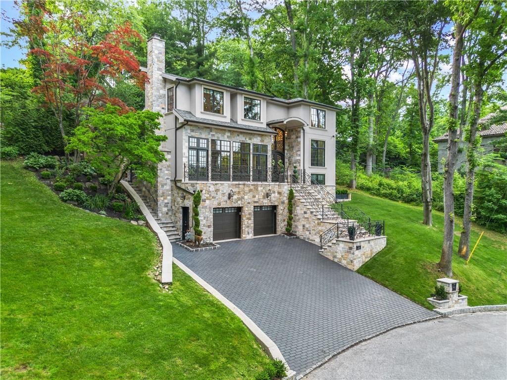 Photo of 44 Annfield Court, Staten Island, NY 10304 (MLS # 502898)