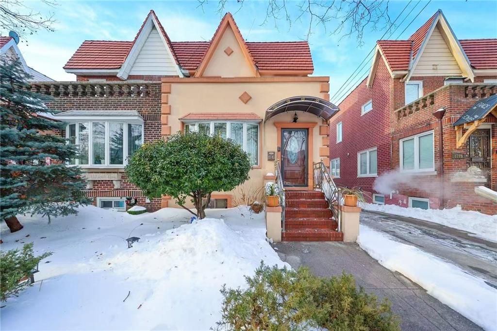 Photo of 87-43 Union Turnpike, Glendale, NY 11385 (MLS # 498723)