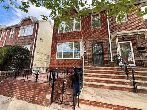 Townhouse For Rent - 81 Bay 7th Street #1<br/> Brooklyn, NY 11228