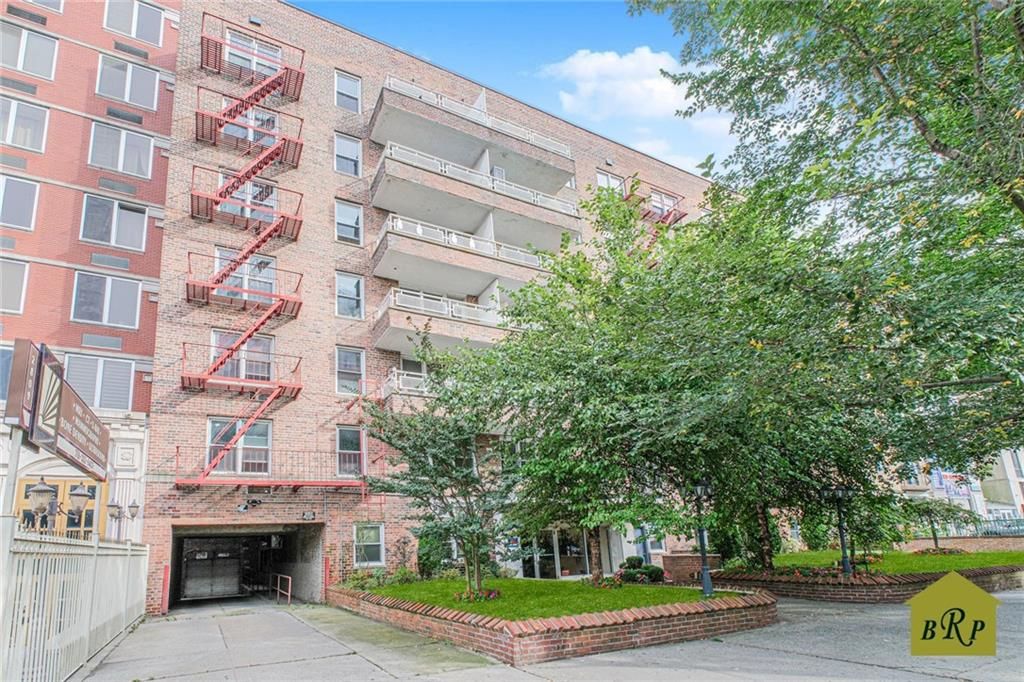 Photo of 2815 Ocean Parkway #L23, Brooklyn, NY 11235 (MLS # 495929)