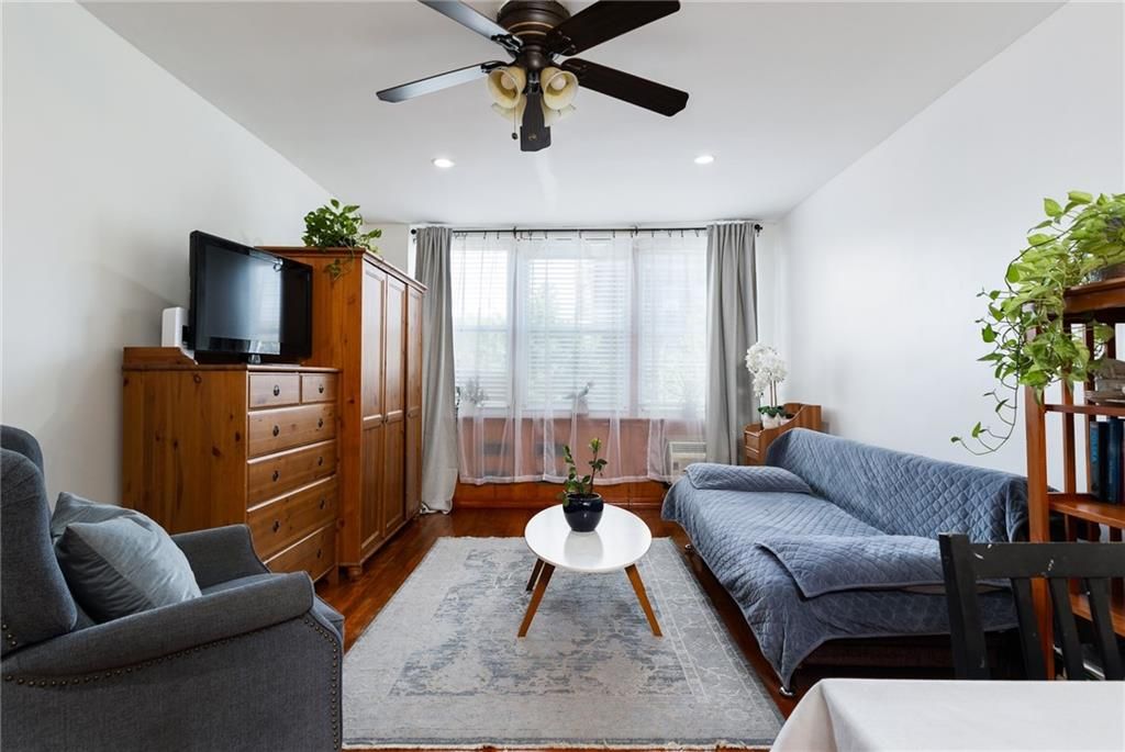 Photo of 207 Ocean Parkway #3J, Brooklyn, NY 11218 (MLS # 494324)