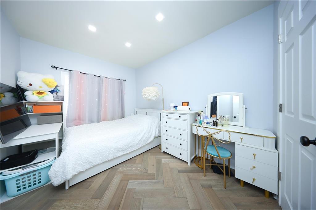 4 Lake Avenue, Brooklyn, New York image 13