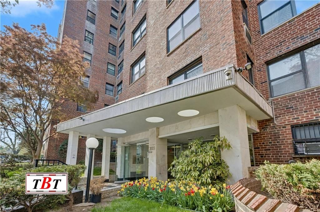 Photo of 303 Beverly Road #10G, Brooklyn, NY 11218 (MLS # 500639)