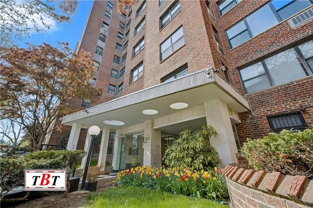 Photo of 303 Beverly Road #10G, Brooklyn, NY 11218 (MLS # 500639)