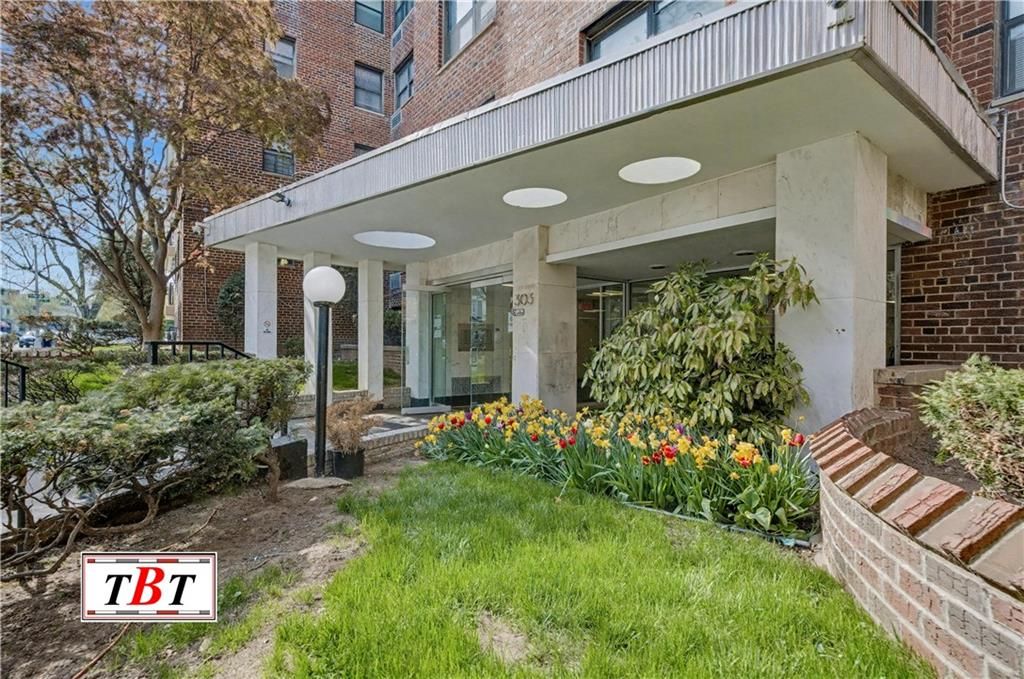 Photo of 303 Beverly Road #10G, Brooklyn, NY 11218 (MLS # 500639)