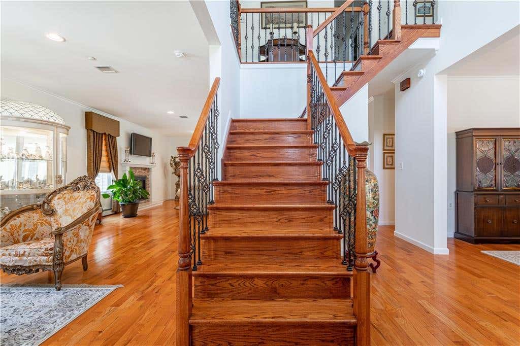 Photo of 38 Oswald Place, Staten Island, NY 10309 (MLS # 503656)