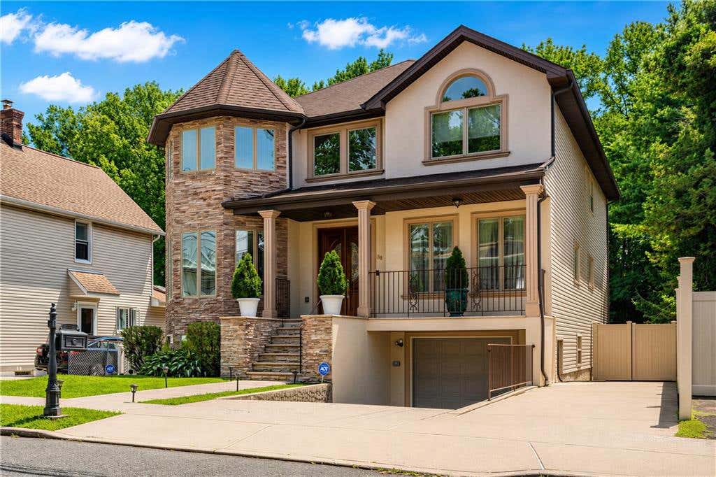 Photo of 38 Oswald Place, Staten Island, NY 10309 (MLS # 503656)