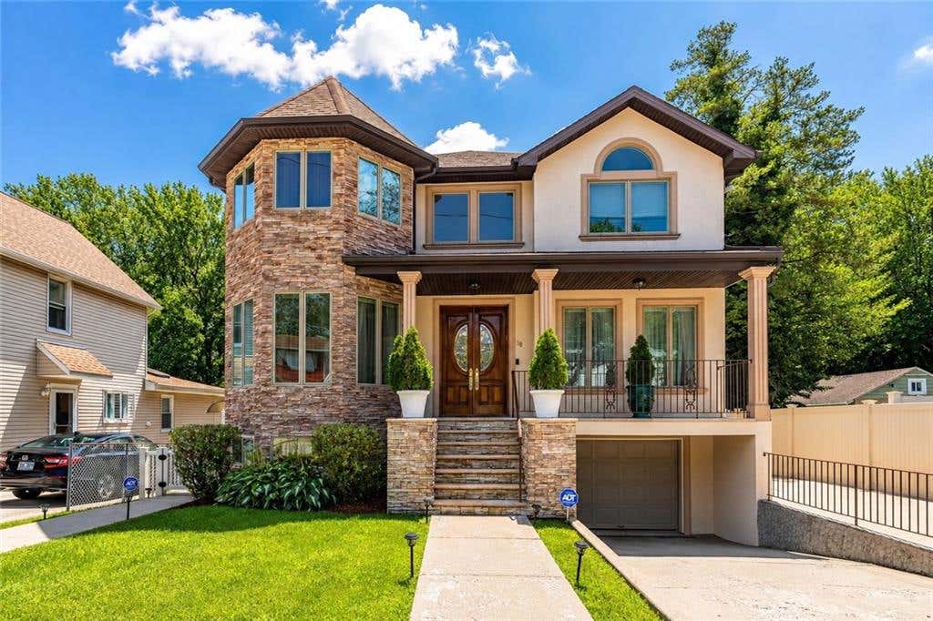 Photo of 38 Oswald Place, Staten Island, NY 10309 (MLS # 503656)