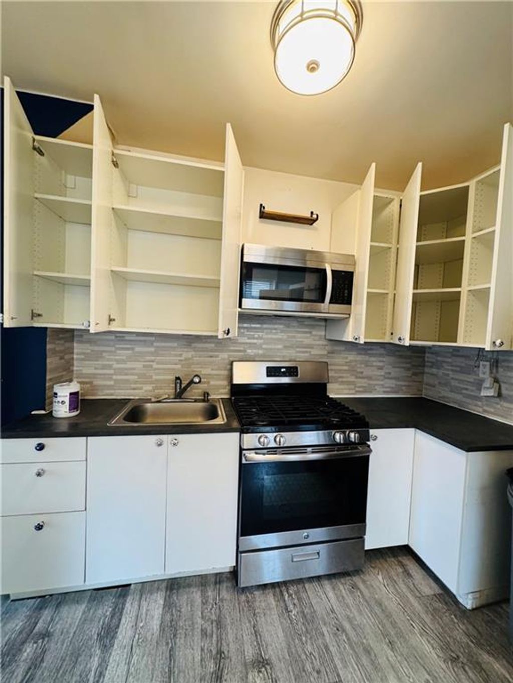 Photo of 35 Norwood Avenue #1, Staten Island, NY 10304 (MLS # 497485)