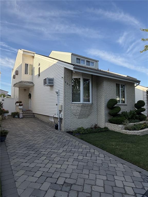 Photo of 253 Green Valley Road, Staten Island, NY 10312 (MLS # 503662)