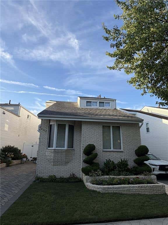 Photo of 253 Green Valley Road, Staten Island, NY 10312 (MLS # 503662)