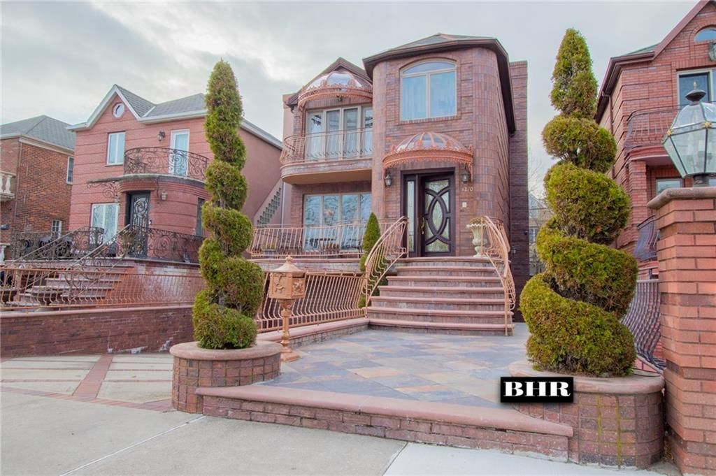 Photo of 4270 Ocean Avenue, Brooklyn, NY 11235 (MLS # 497712)