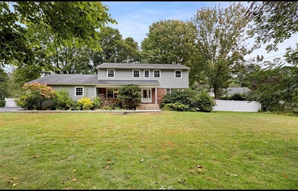 Photo of 240 Plainview Road, Woodbury, NY 11797 (MLS # 501482)