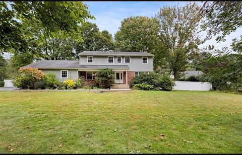 Homes For Rent - 240 Plainview Road<br/> Woodbury, NY 11797